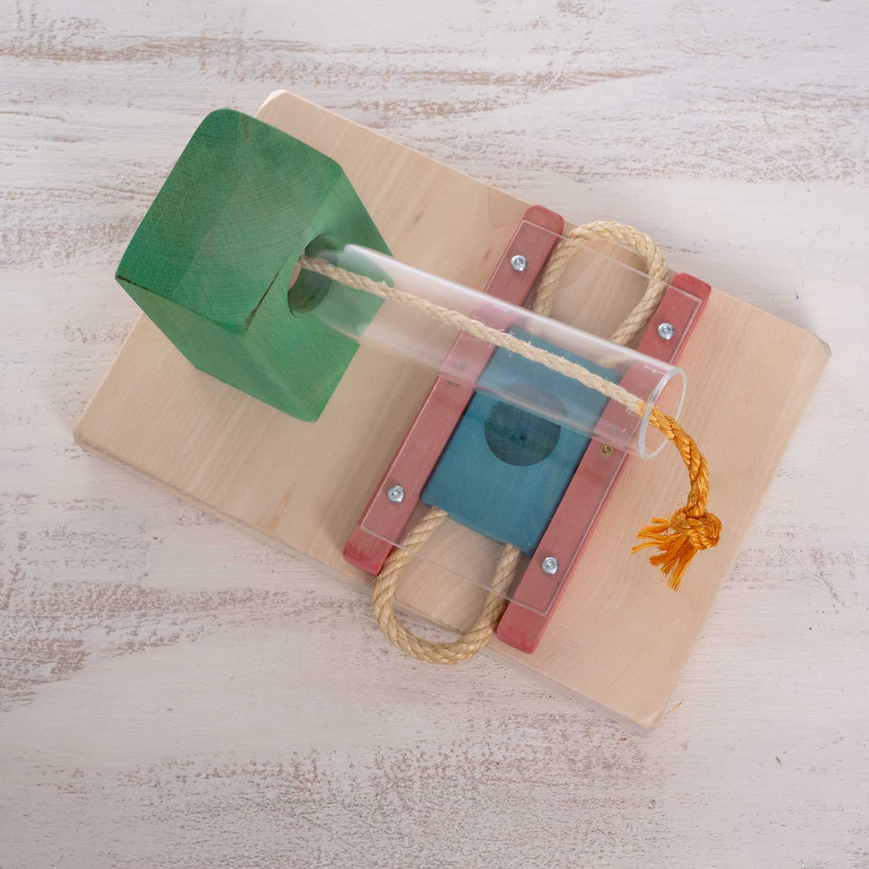 rico-s-futterkiste-leckerli-kanone-intelligenzspielzeug-papageien-holz image 2