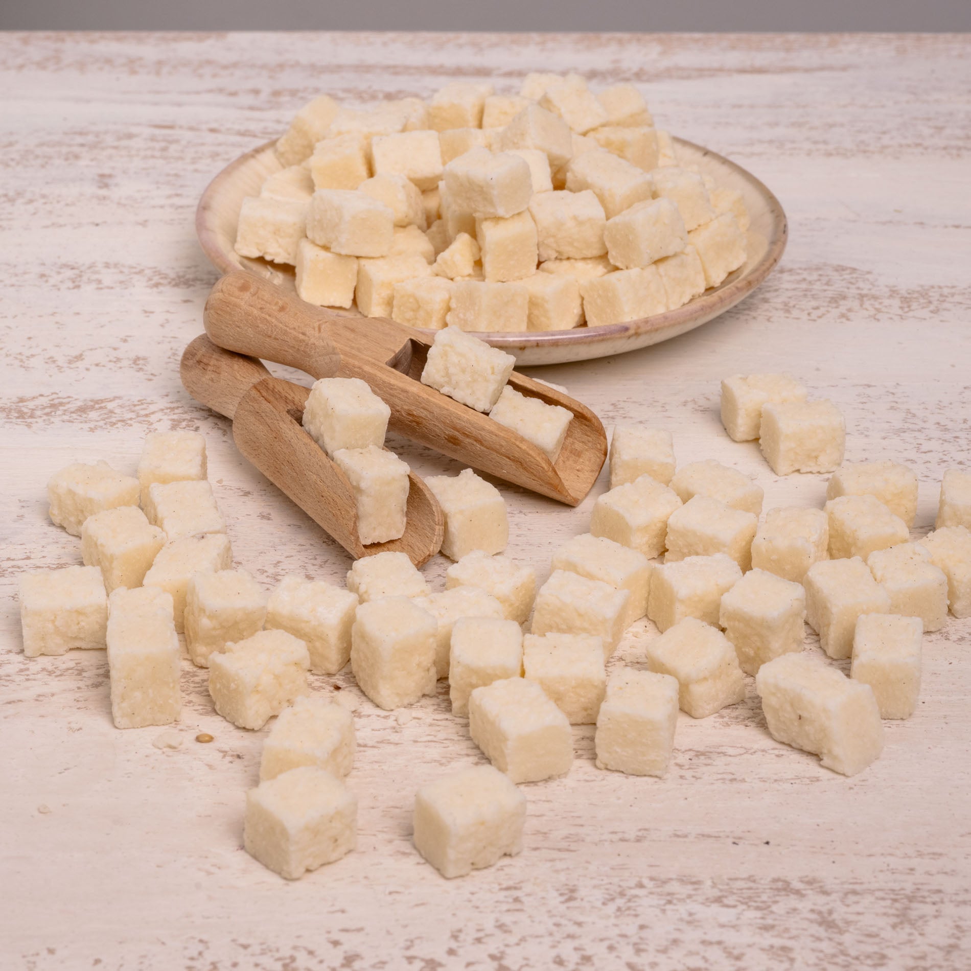 rico-s-futterkiste-kokosw-rfel-papageienfutter-100-g-natur image 2
