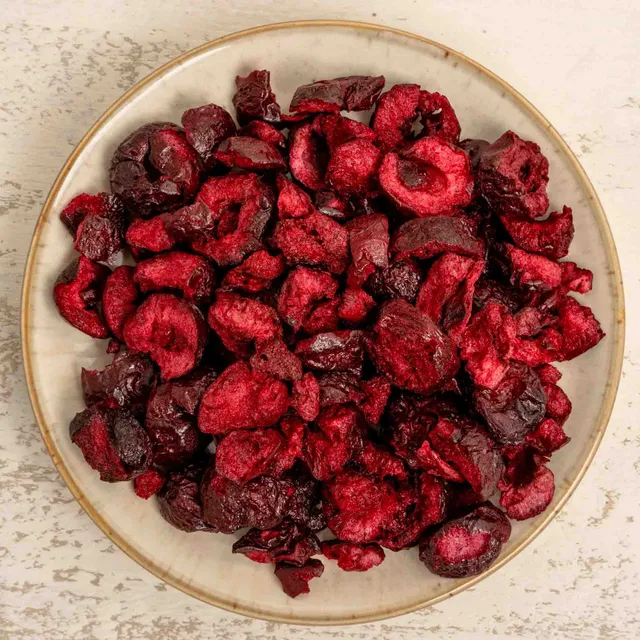 rico-s-futterkiste-sauerkirsche-vogelfutter-50-g-vitaminreich image 1