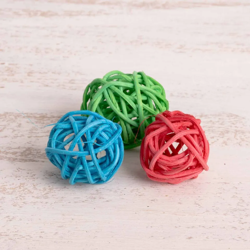 rico-s-futterkiste-rankenkugel-2-5-cm-bunt-papageienspielzeug image 1