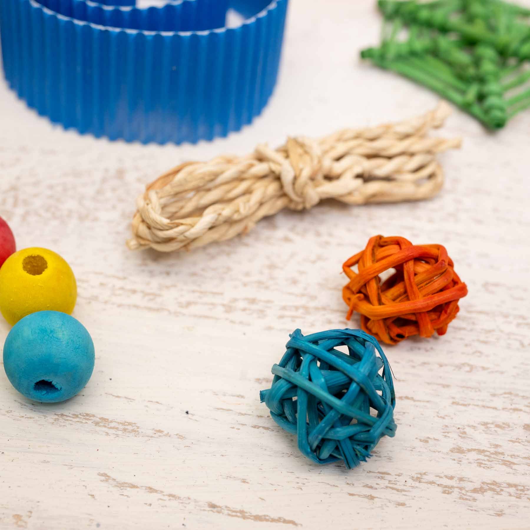 rico-s-futterkiste-diy-toy-gift-box-vogelspielzeug-korb image 5
