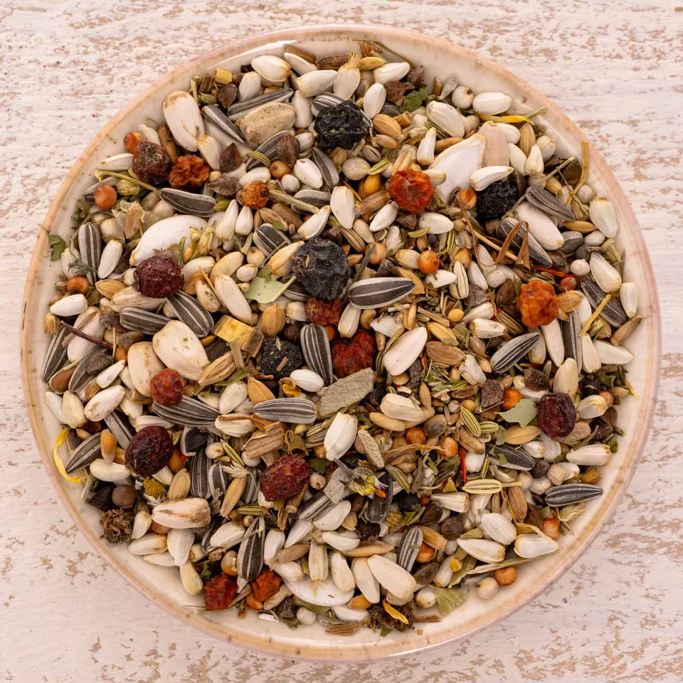 rico-s-futterkiste-kr-uterapotheke-kleine-papageien-500-g image 1