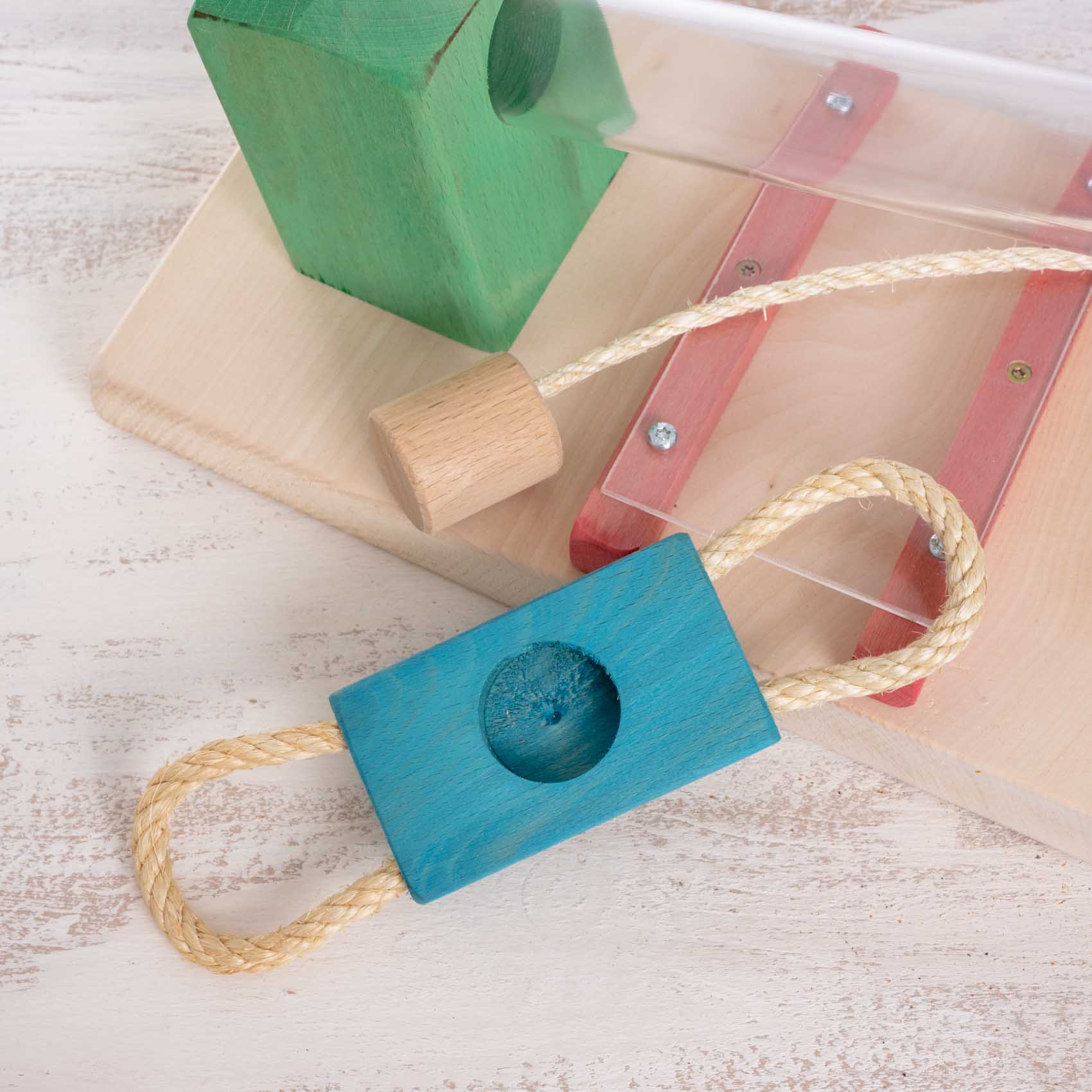 rico-s-futterkiste-leckerli-kanone-intelligenzspielzeug-papageien-holz image 3