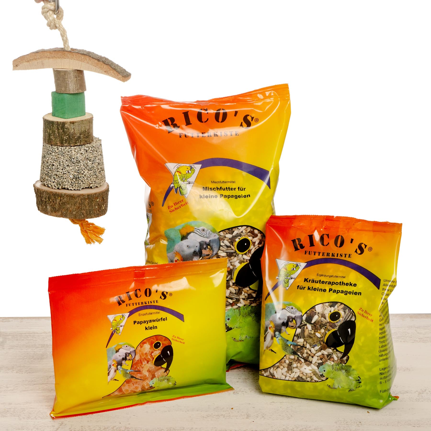 rico-s-futterkiste-starter-kit-kleine-papageien-futter-spielzeug-set image 1