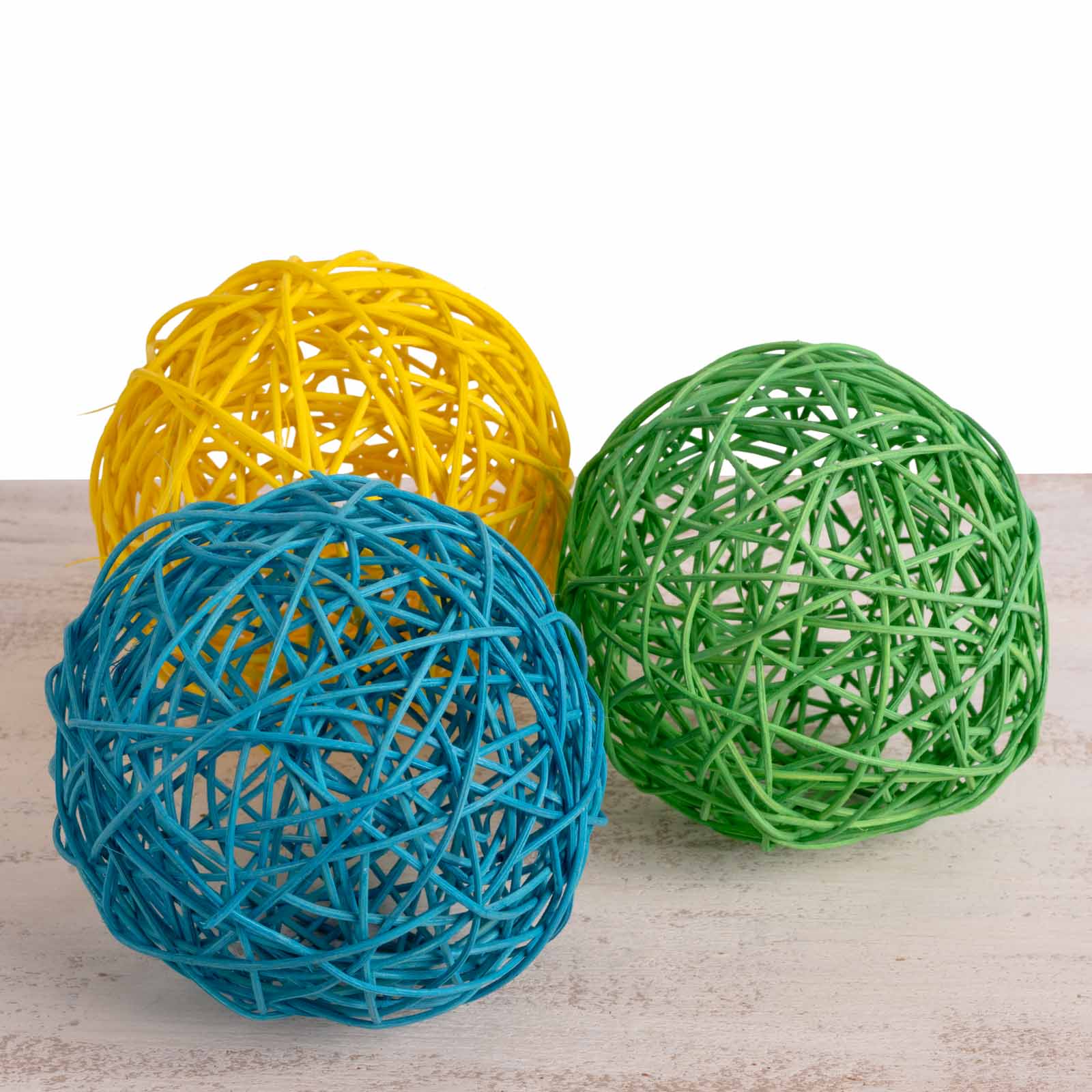 rico-s-futterkiste-rankenkugel-bunt-12-cm-papageienspielzeug-natur image 1