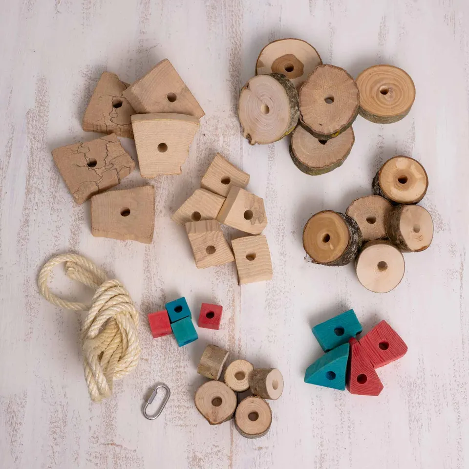 rico-s-futterkiste-gro-es-bastelset-papageienspielzeug-sisal-holz image 1