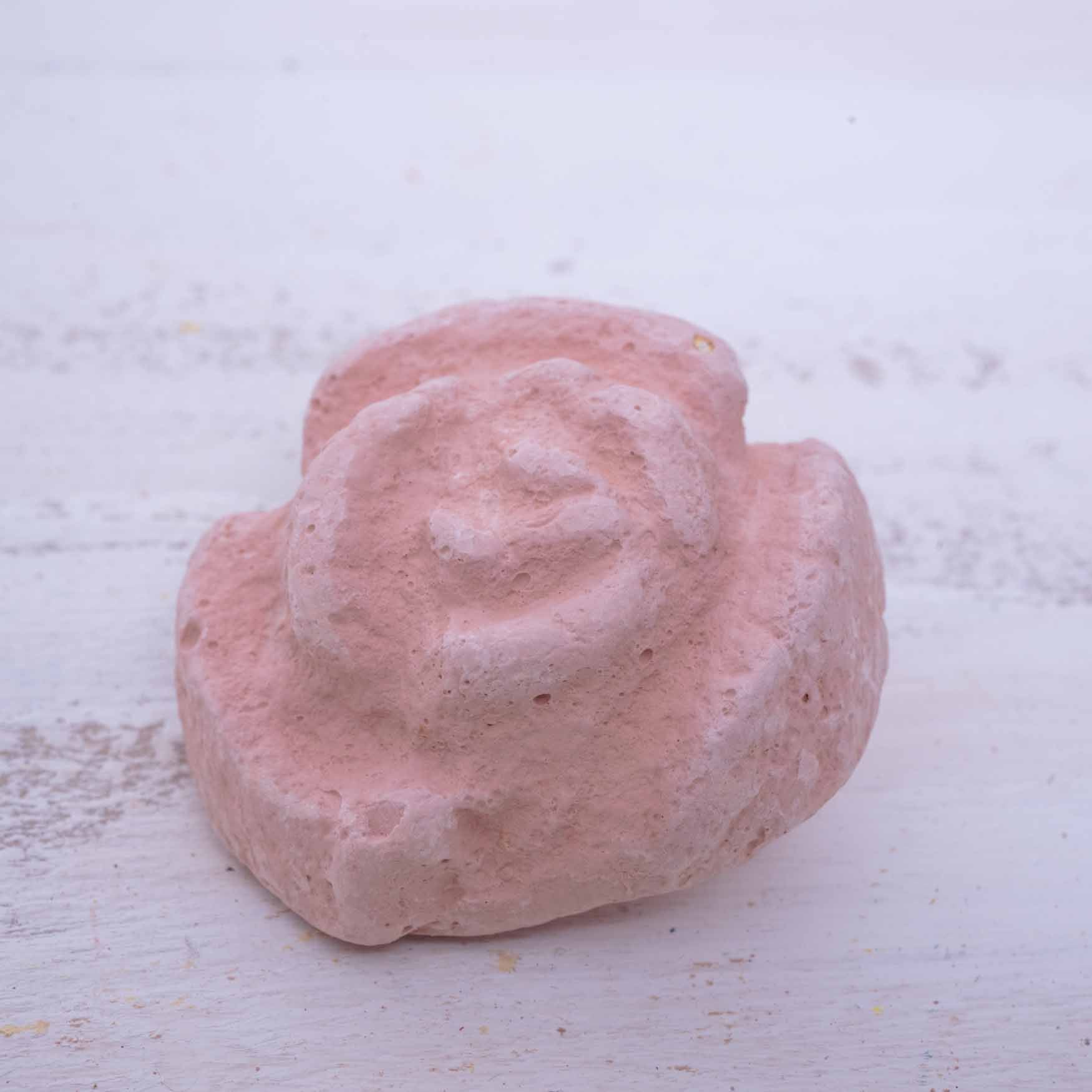 rico-s-futterkiste-manu-mineralstein-klein-pickstein-55g image 1