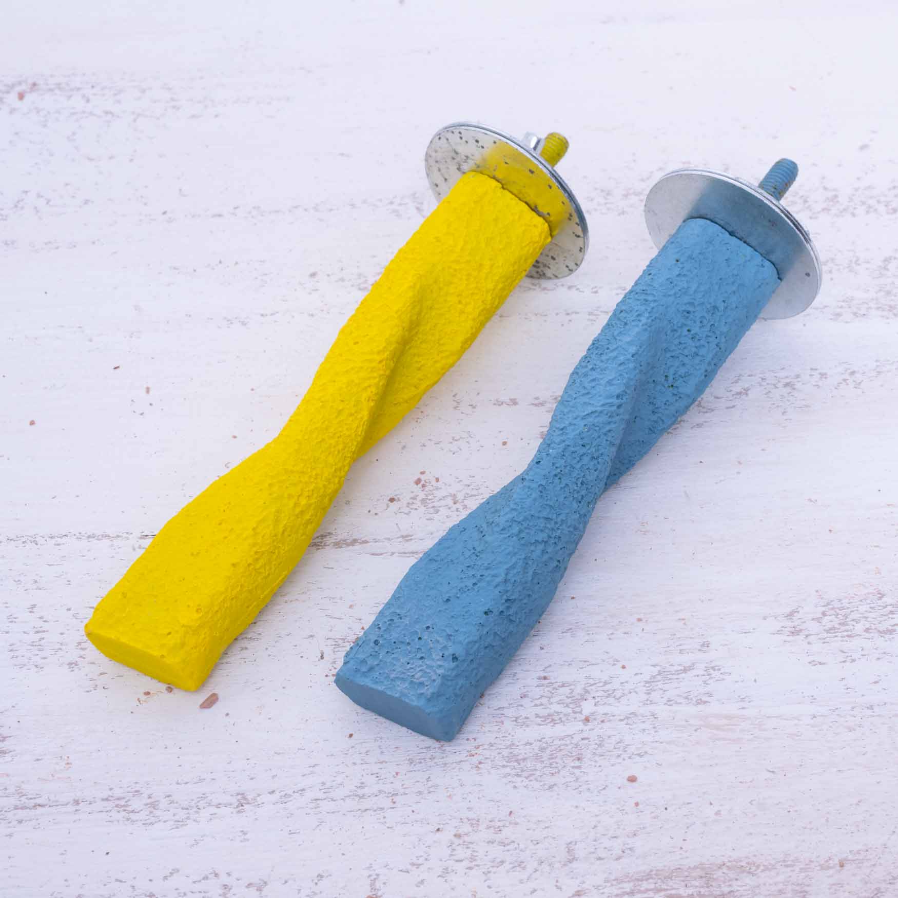 rico-s-futterkiste-sitzstange-gedreht-small-krallenpflege-13-cm image 4