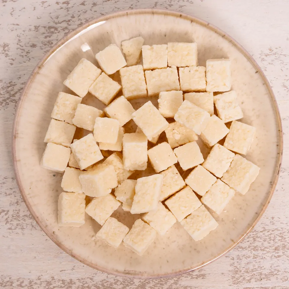 rico-s-futterkiste-kokosw-rfel-papageienfutter-100-g-natur image 1