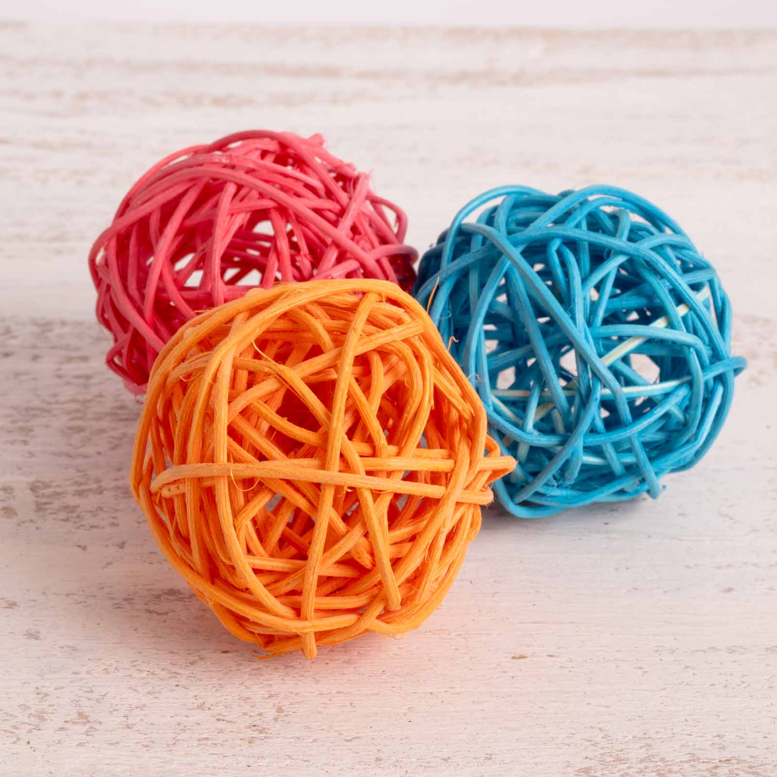 rico-s-futterkiste-rankenkugel-5-cm-spielzeug-bunt-sittich-papagei image 1