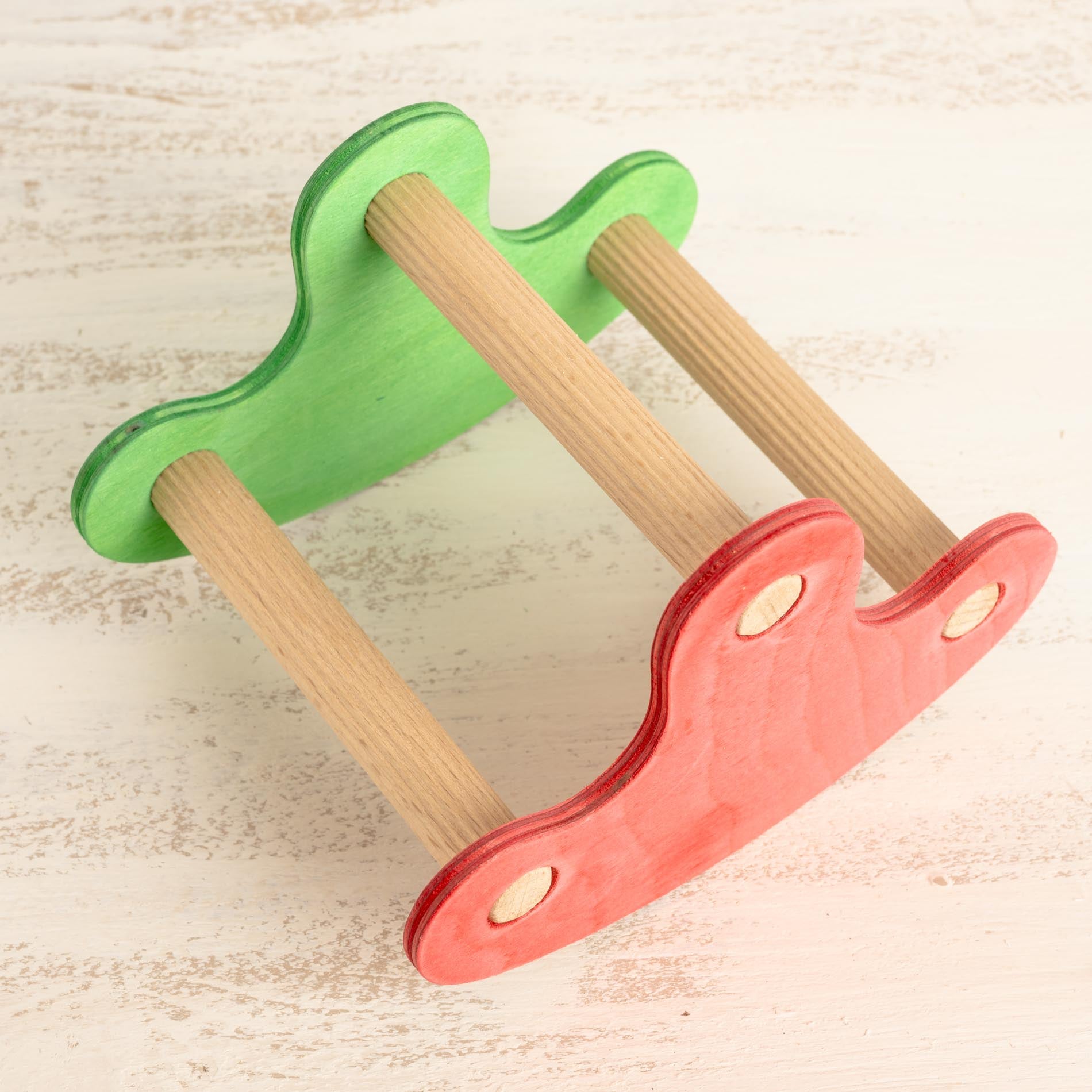 rico-s-futterkiste-bunte-schaukel-wippe-sittichspielzeug-holz image 2