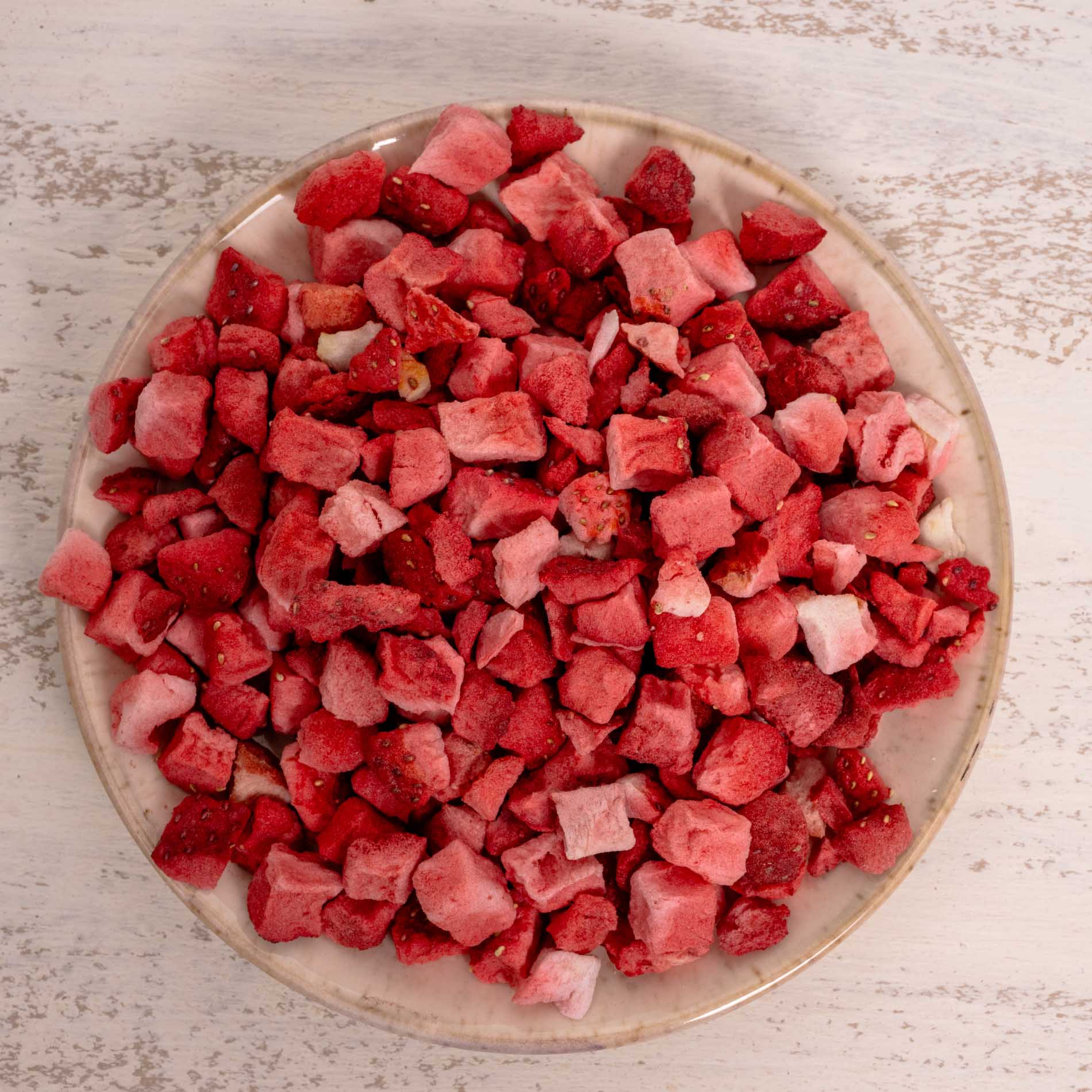 rico-s-futterkiste-erdbeere-st-cke-vogelsnack-50-g-gefriergetrocknet image 1