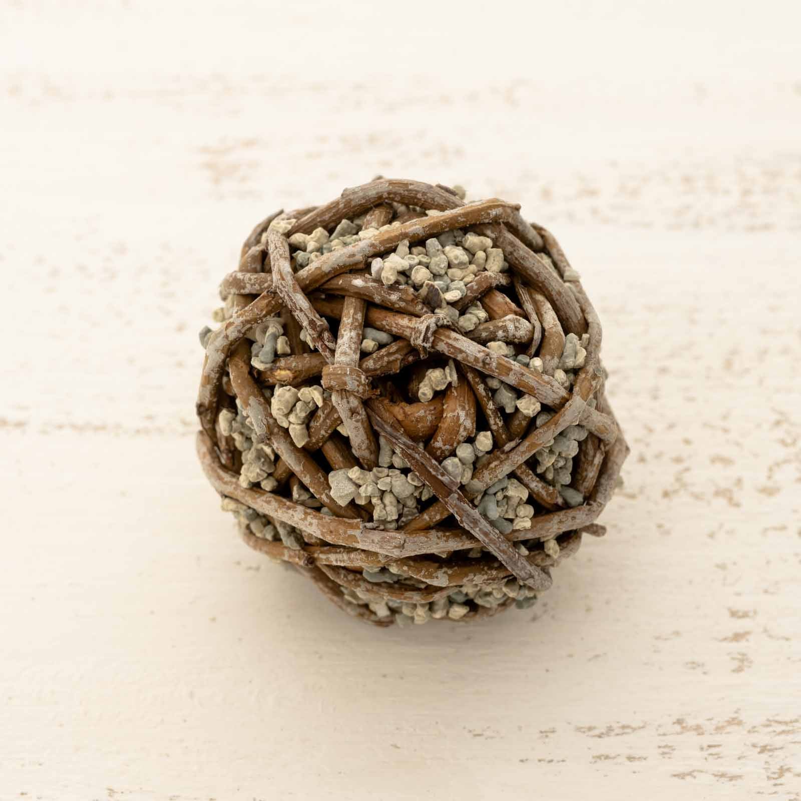 rico-s-futterkiste-weidenkugel-klein-5-cm-mit-grit-naturspielzeug image 2