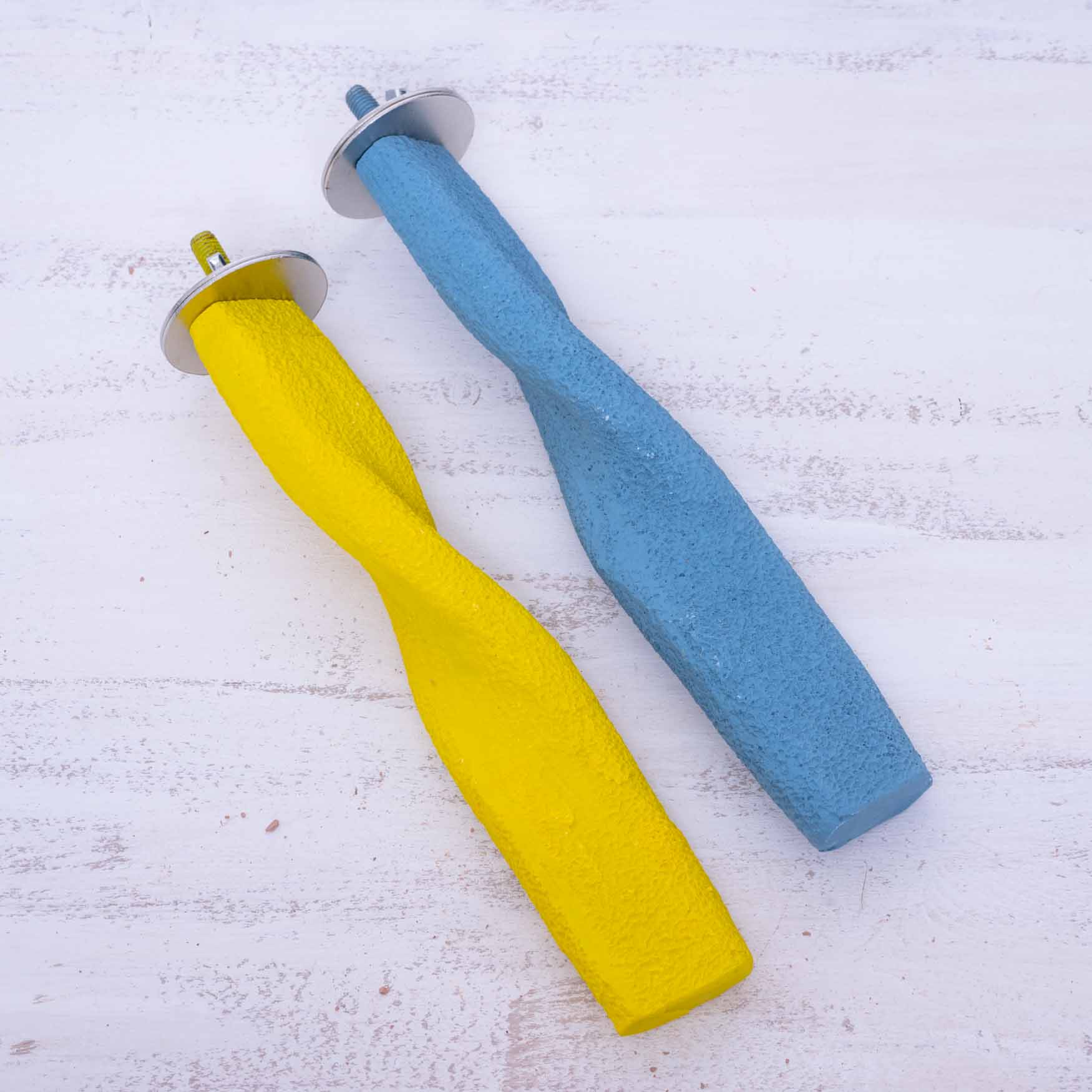 rico-s-futterkiste-sitzstange-gedreht-large-krallenpflege-24-cm image 3