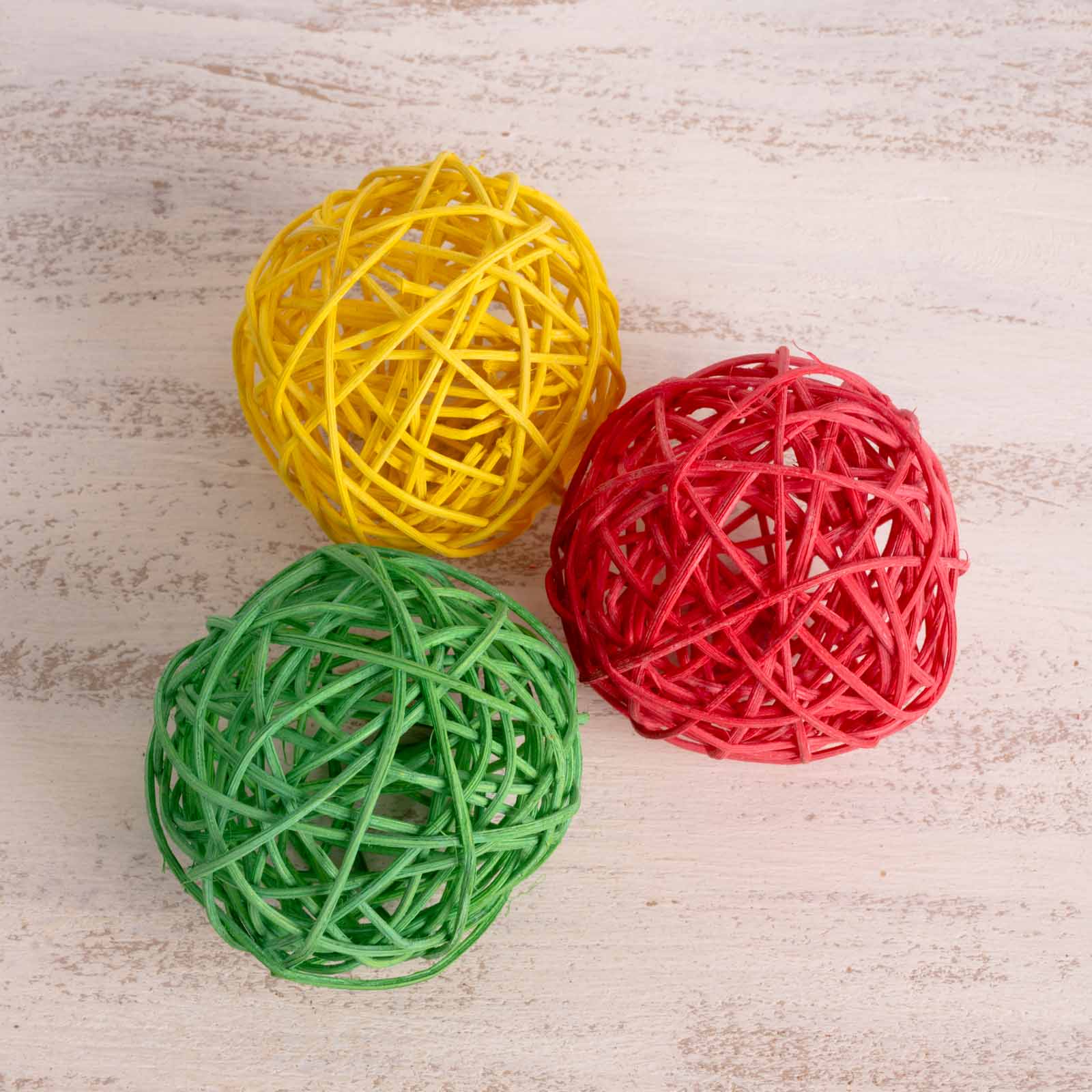 rico-s-futterkiste-rankenkugel-8-cm-spielzeug-bunt-papagei-sittich image 2