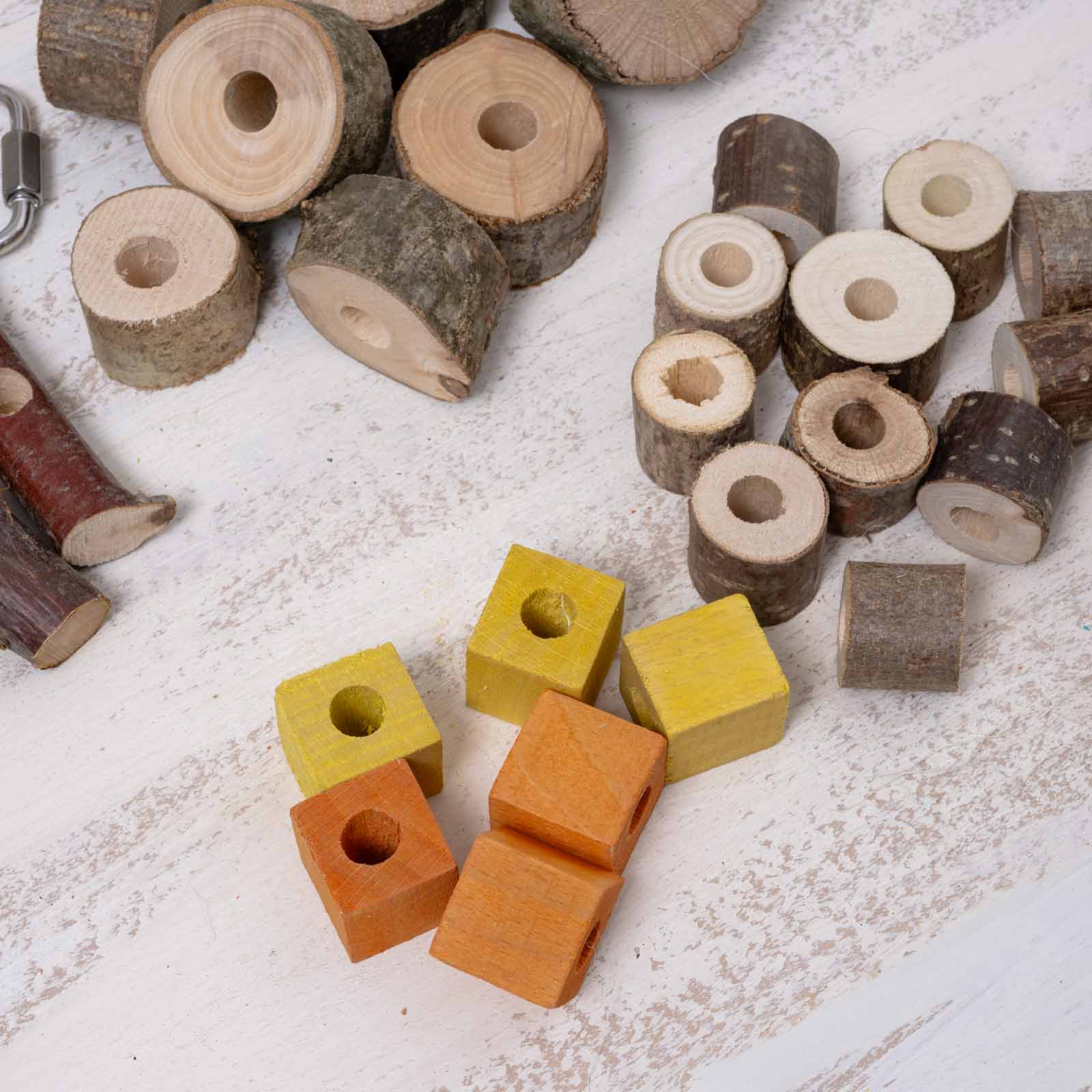 rico-s-futterkiste-bastelset-klein-sittichspielzeug-holz image 2