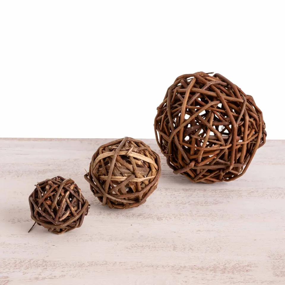 rico-s-futterkiste-kleine-weidenkugel-5-cm-vogelspielzeug-weide image 1