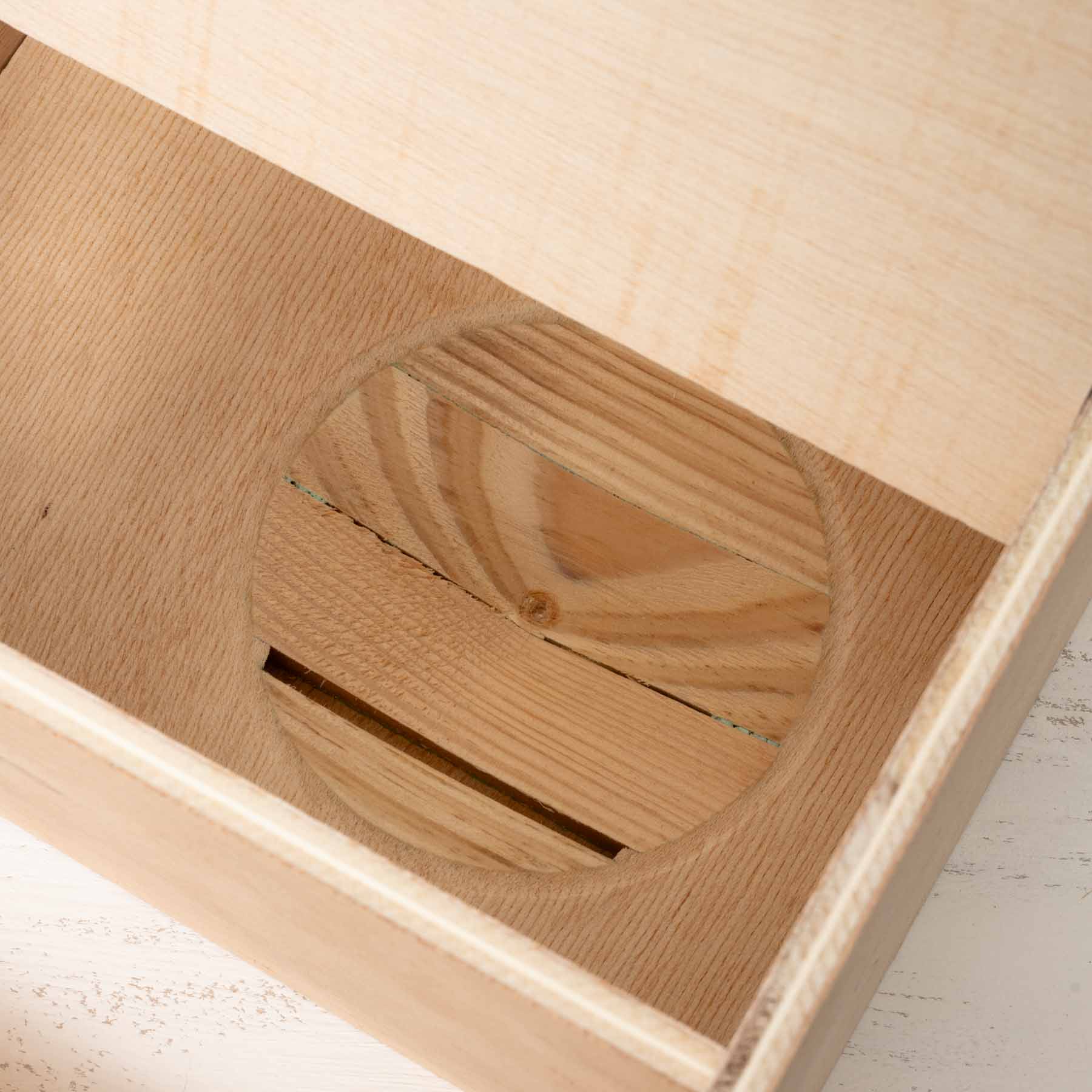 rico-s-futterkiste-nistkasten-gro-sittiche-holz-30x28x20-cm image 3